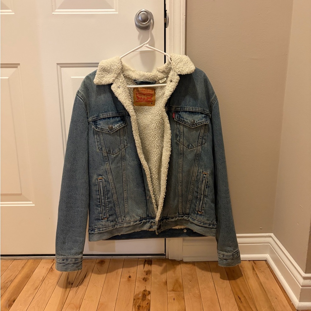 Levi's Classic Blue Denim Jacket with Sherpa Lining